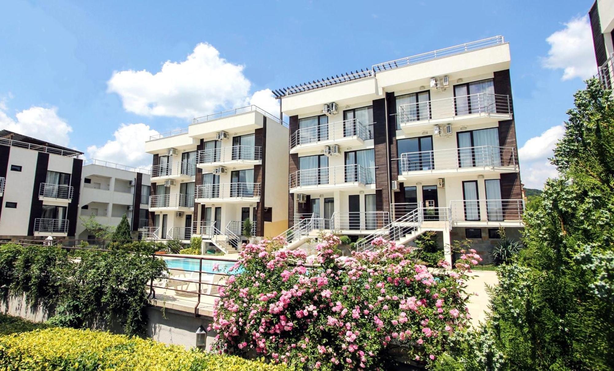 New Line Village Apartments 阳光海滩 外观 照片