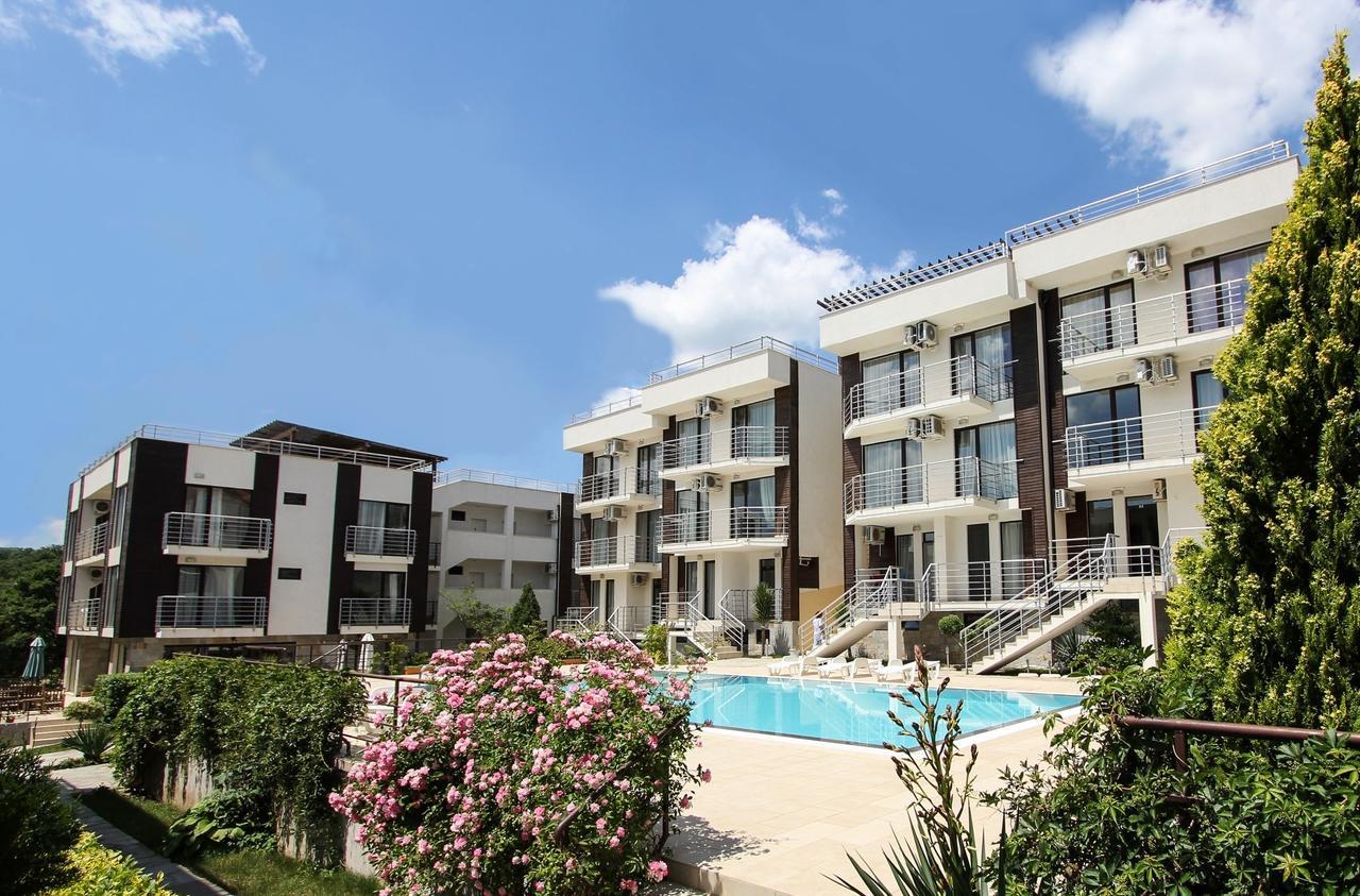 New Line Village Apartments 阳光海滩 外观 照片