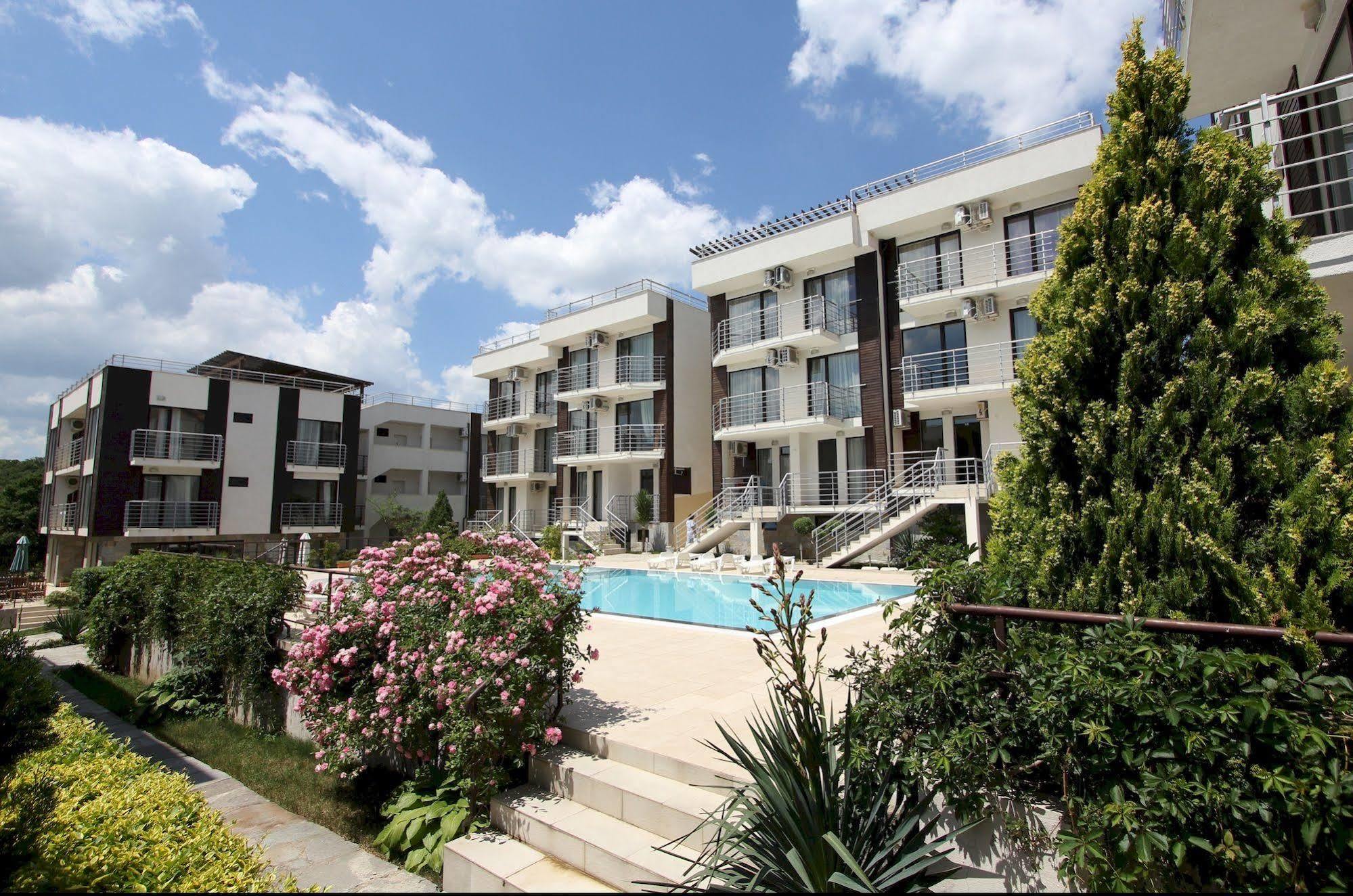 New Line Village Apartments 阳光海滩 外观 照片