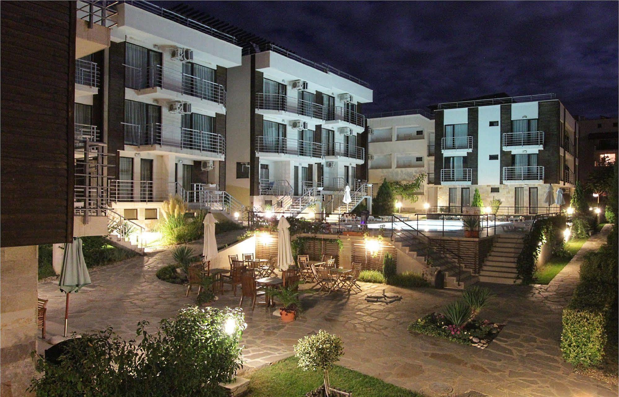 New Line Village Apartments 阳光海滩 外观 照片