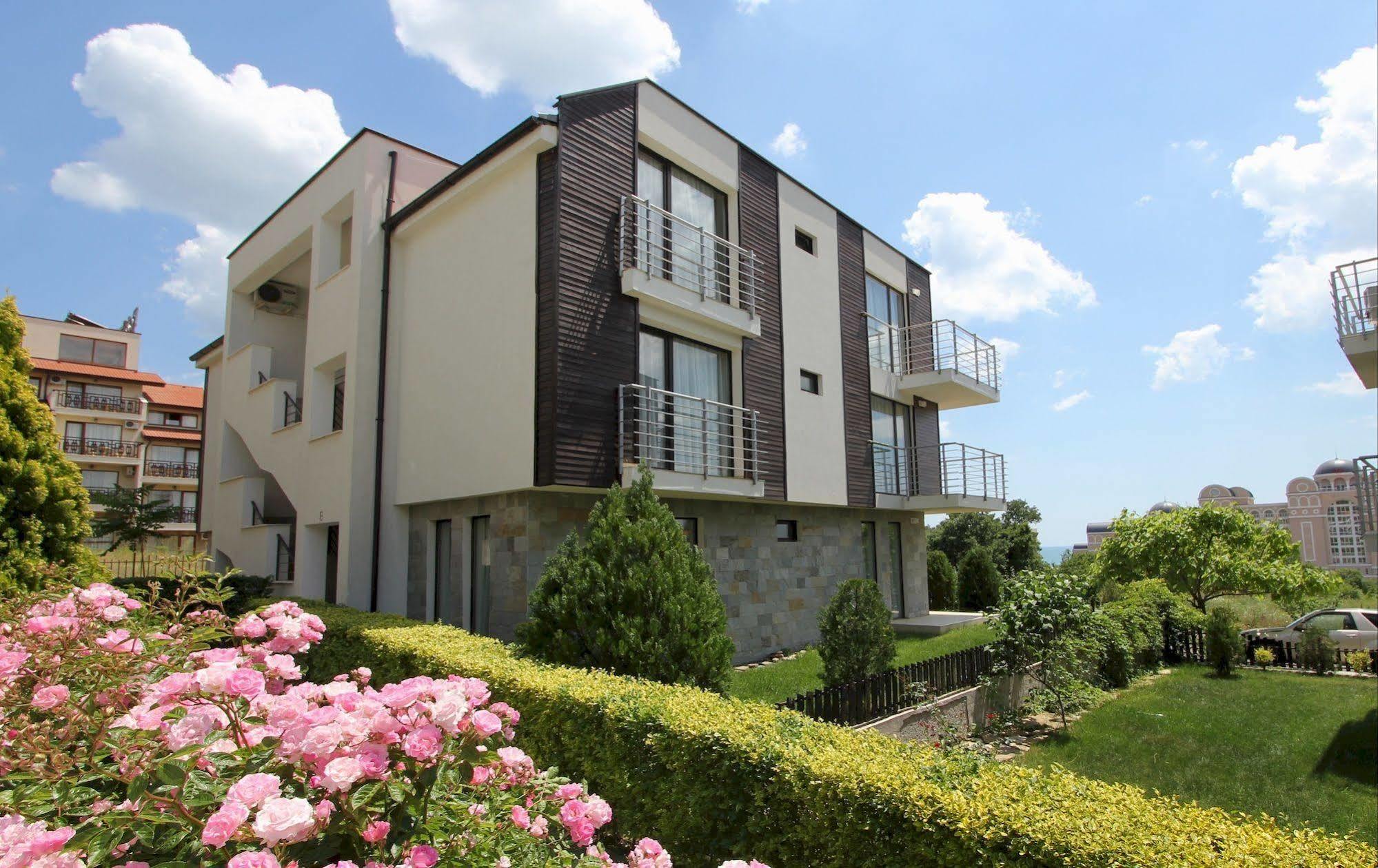 New Line Village Apartments 阳光海滩 外观 照片