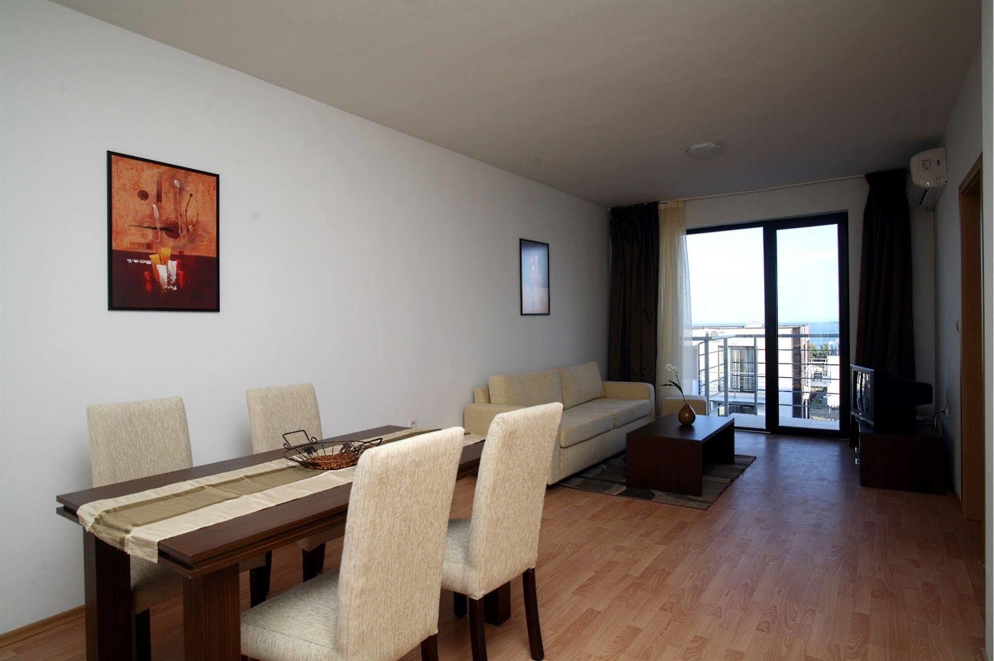 New Line Village Apartments 阳光海滩 外观 照片