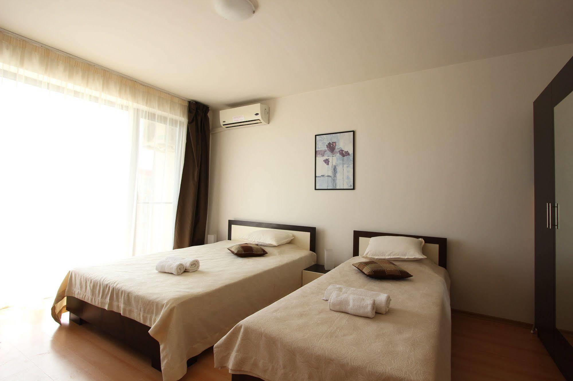 New Line Village Apartments 阳光海滩 外观 照片