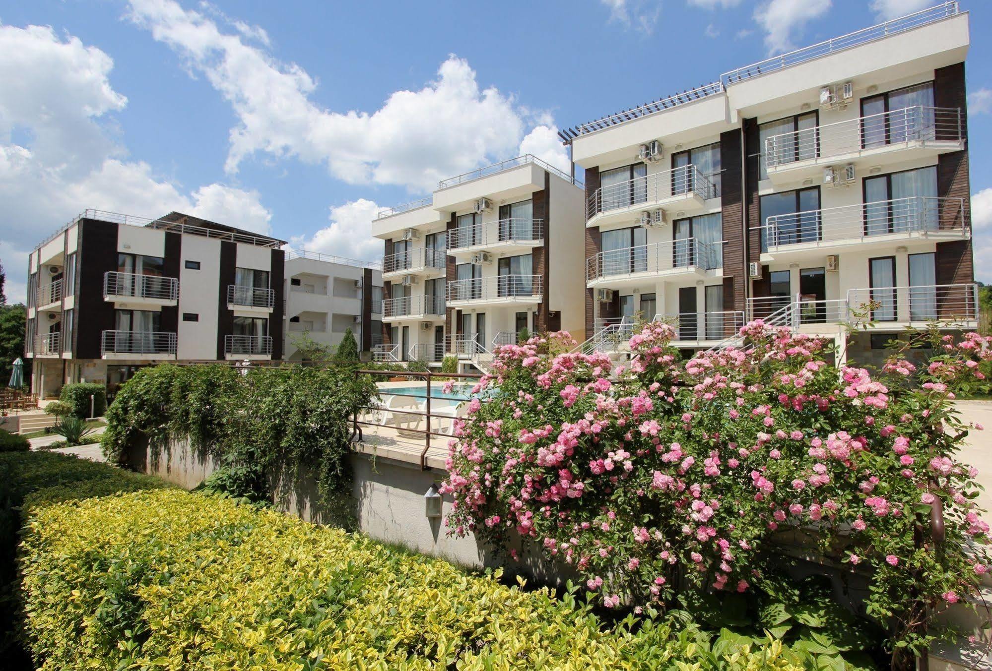 New Line Village Apartments 阳光海滩 外观 照片