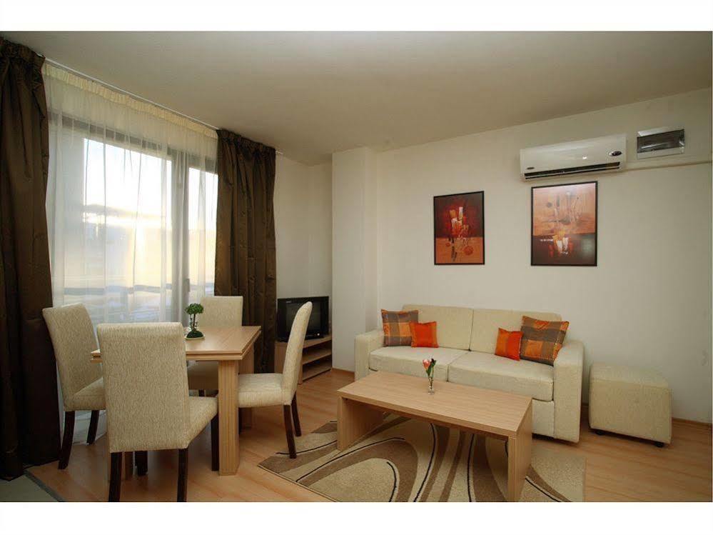 New Line Village Apartments 阳光海滩 外观 照片