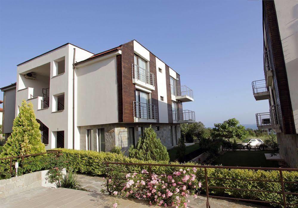 New Line Village Apartments 阳光海滩 外观 照片