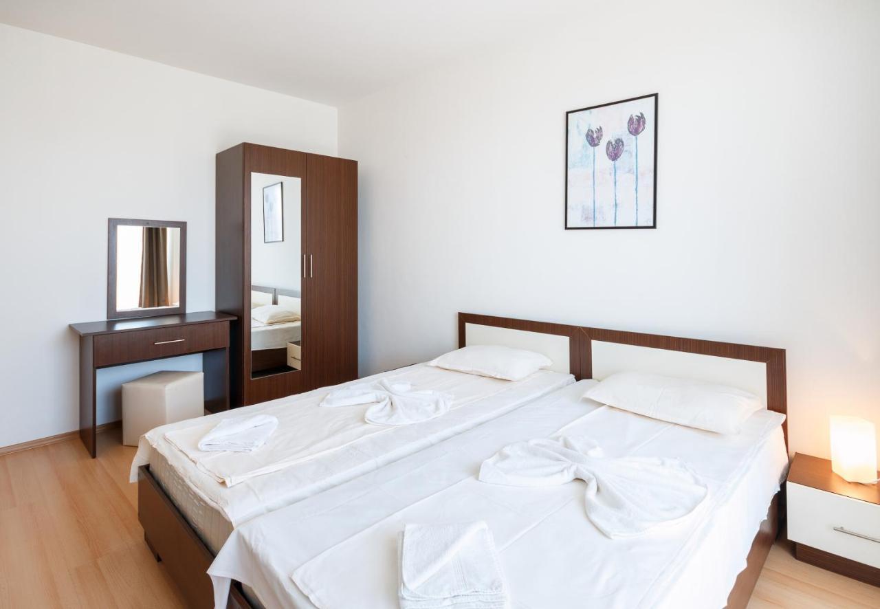 New Line Village Apartments 阳光海滩 外观 照片