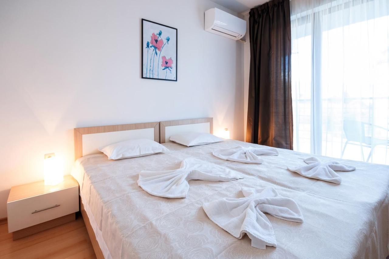 New Line Village Apartments 阳光海滩 外观 照片