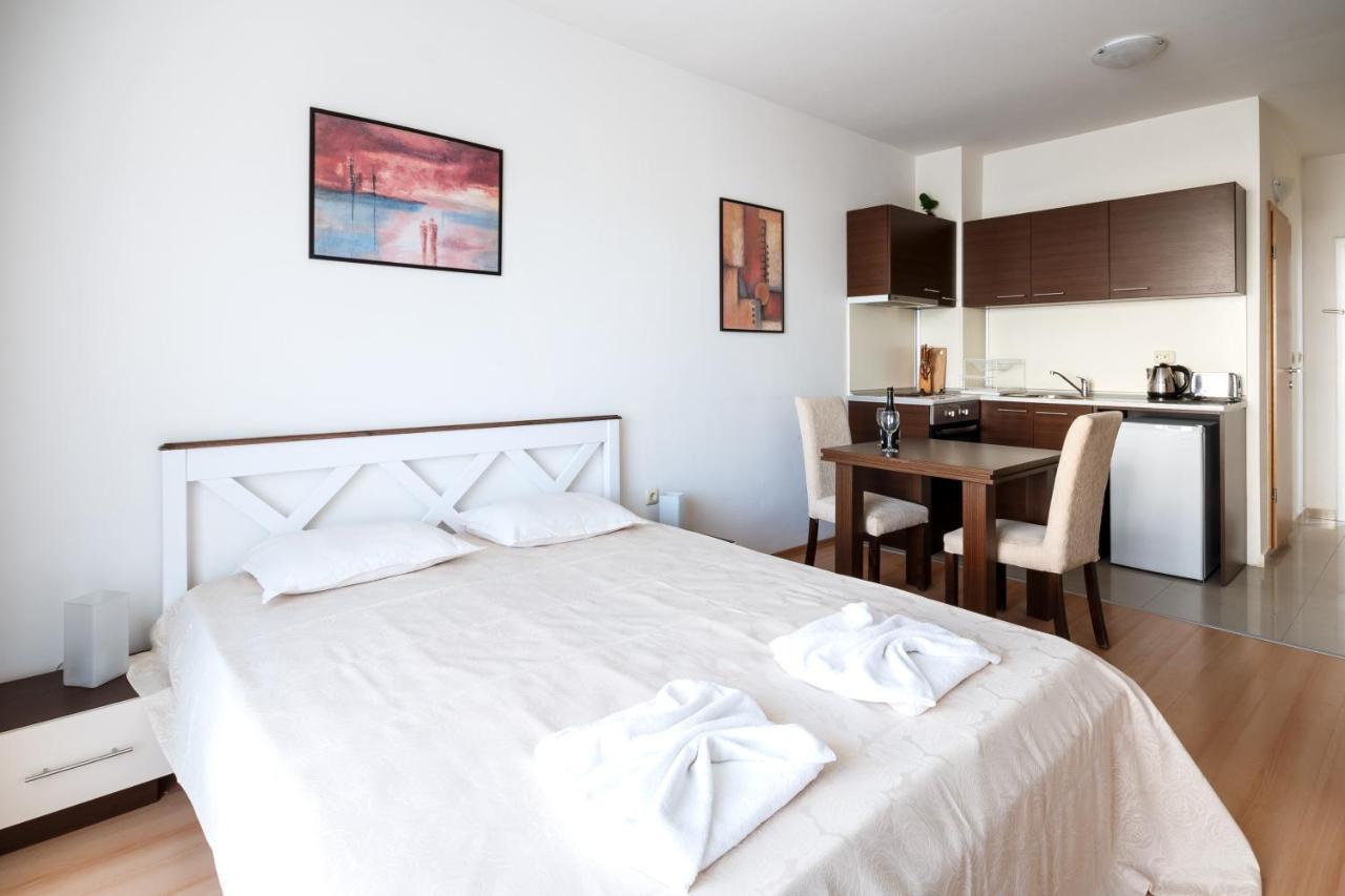 New Line Village Apartments 阳光海滩 外观 照片