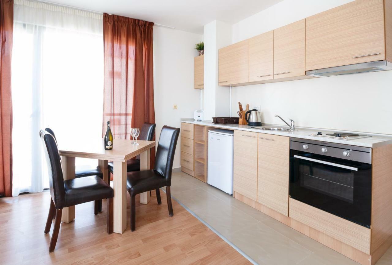 New Line Village Apartments 阳光海滩 外观 照片