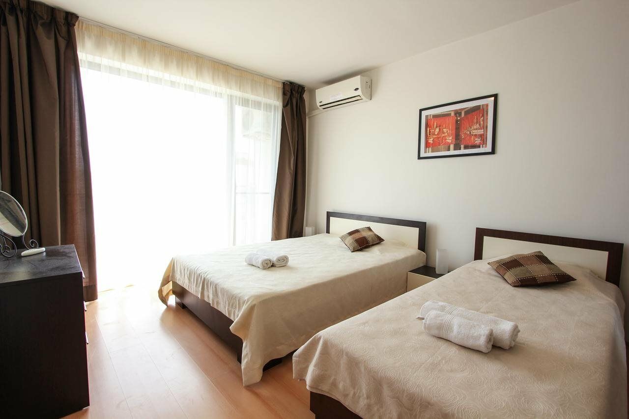 New Line Village Apartments 阳光海滩 外观 照片