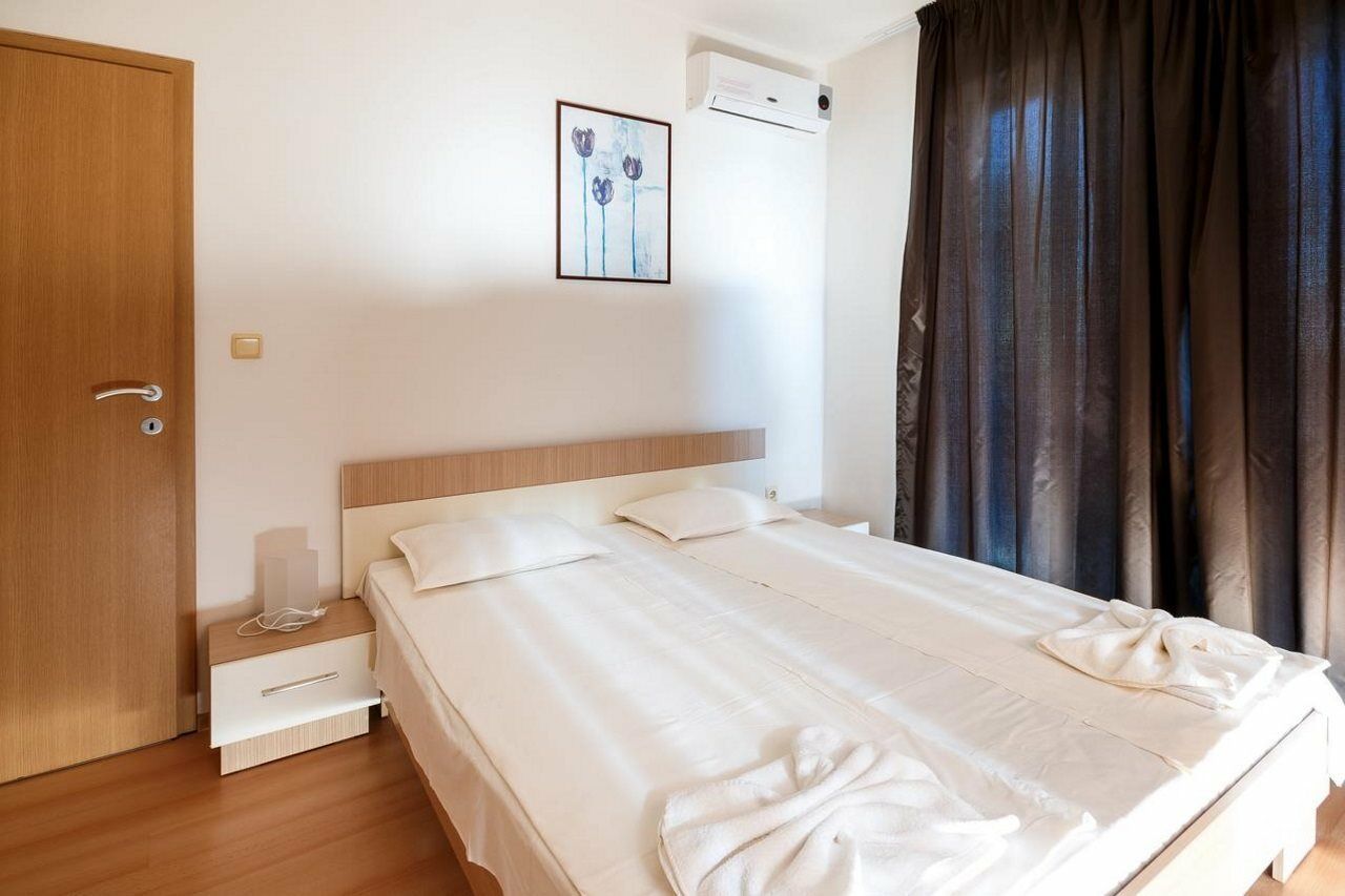 New Line Village Apartments 阳光海滩 外观 照片