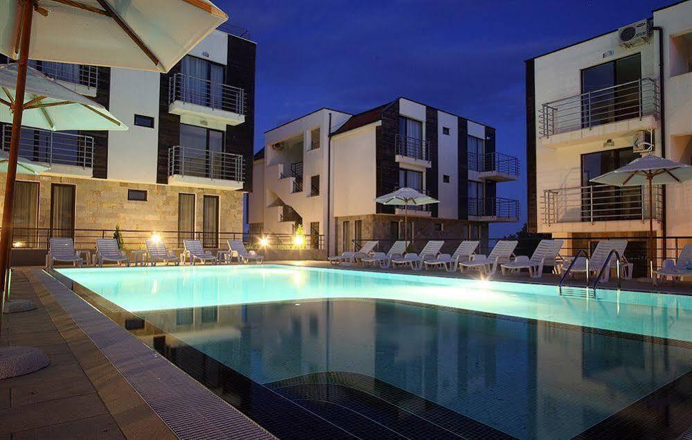 New Line Village Apartments 阳光海滩 外观 照片